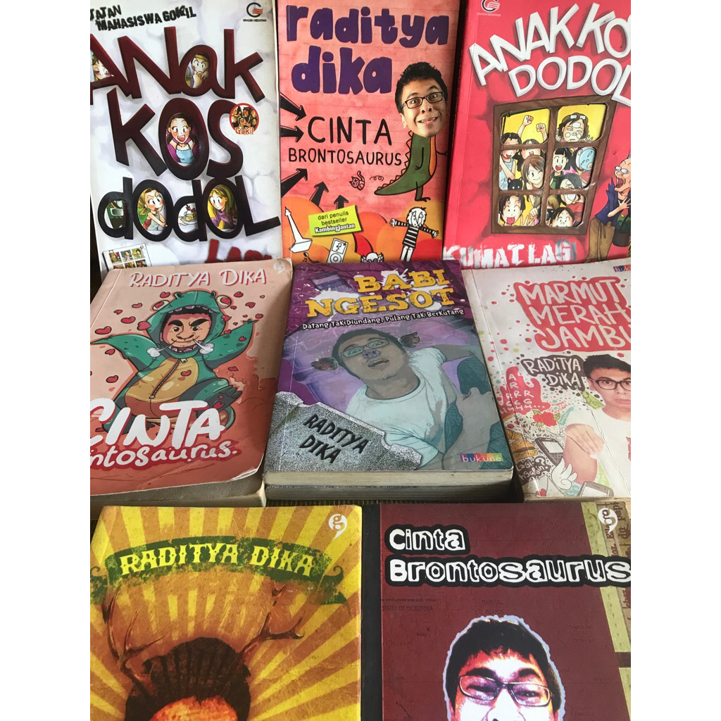 Buku novel Raditya Dika