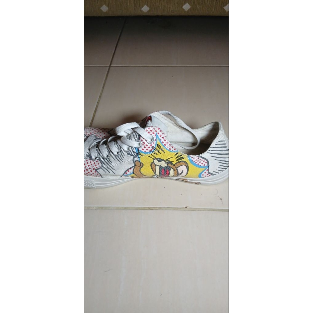 Converse Chuck Taylor x Tom and Jerry (Size 42) - Second