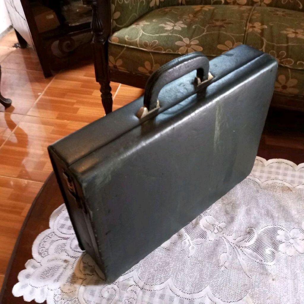 Koper  Kulit Jadul Antik Vintage lawas Dekorasi 