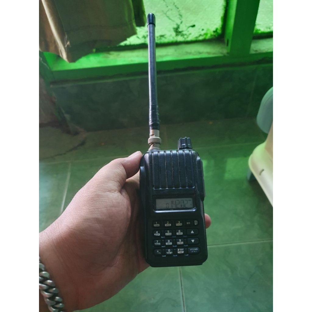HT Icom v80