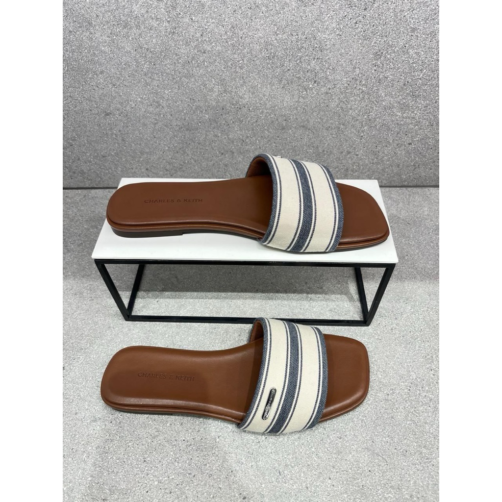 Sandal wanita flat Charles & Keith original
