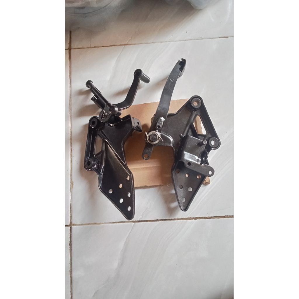 footstep bustep depan minerva 150 pnp cbr 150 thailand lama