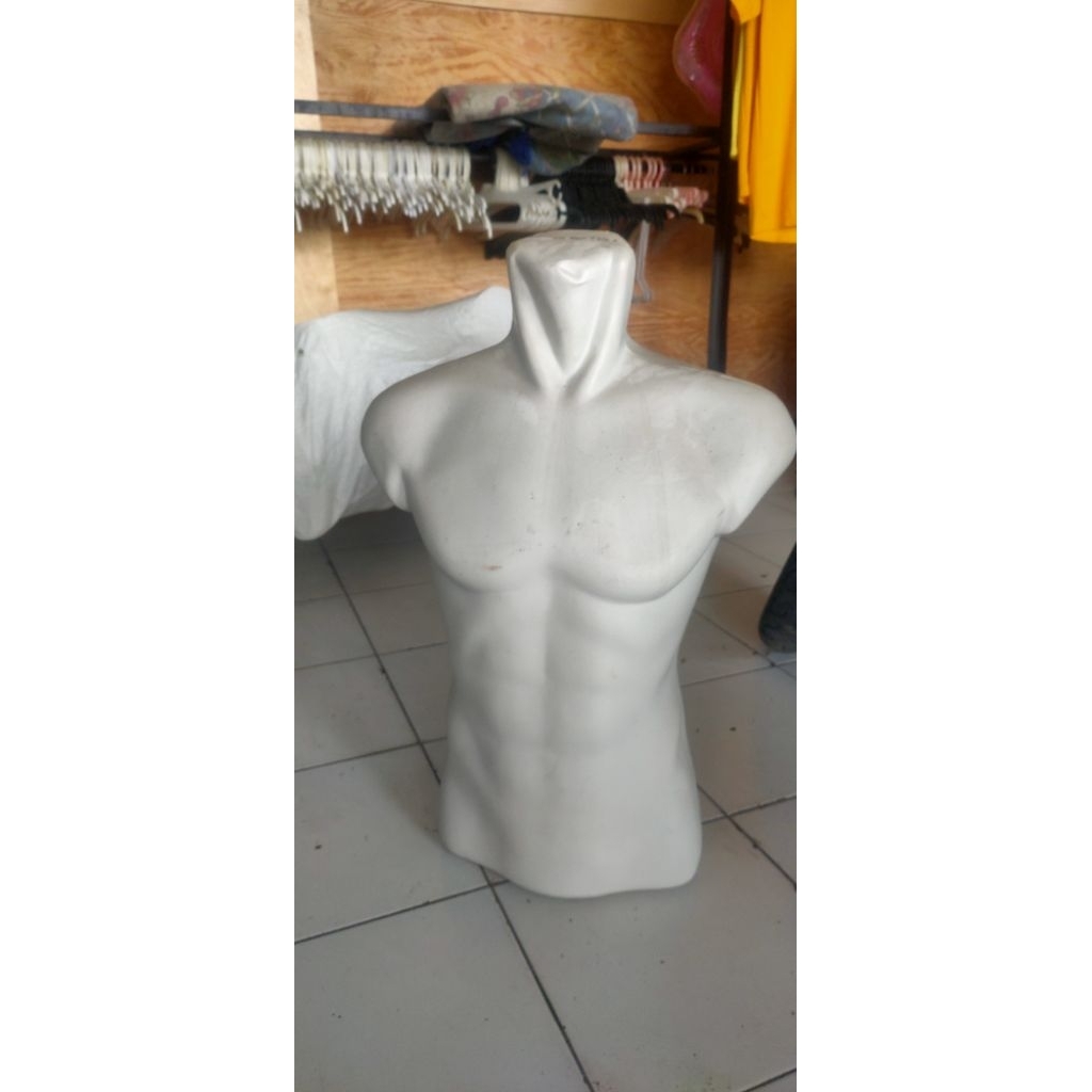 Manekin badan cowok (Bekas jualan )