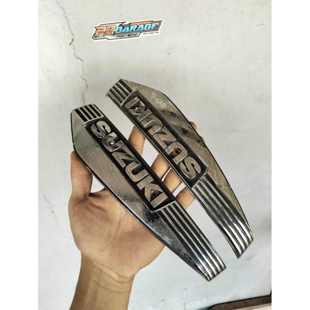 Emblem tangki lambang tangki suzuki Rc 80 Rc 100 original sepasang berminus