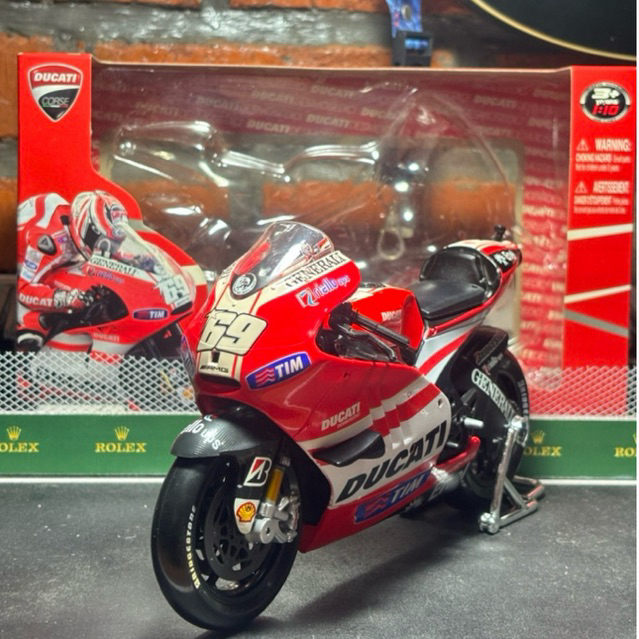 Maisto MotoGP Ducati Desmosedici - Nicky Hayden #69 2011 1:10