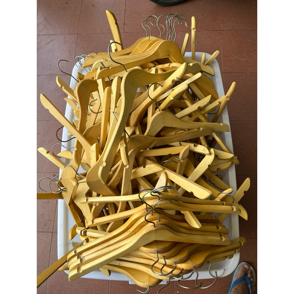 HANGER KAYU DEWASA BEKAS GRADE A (50pcs)