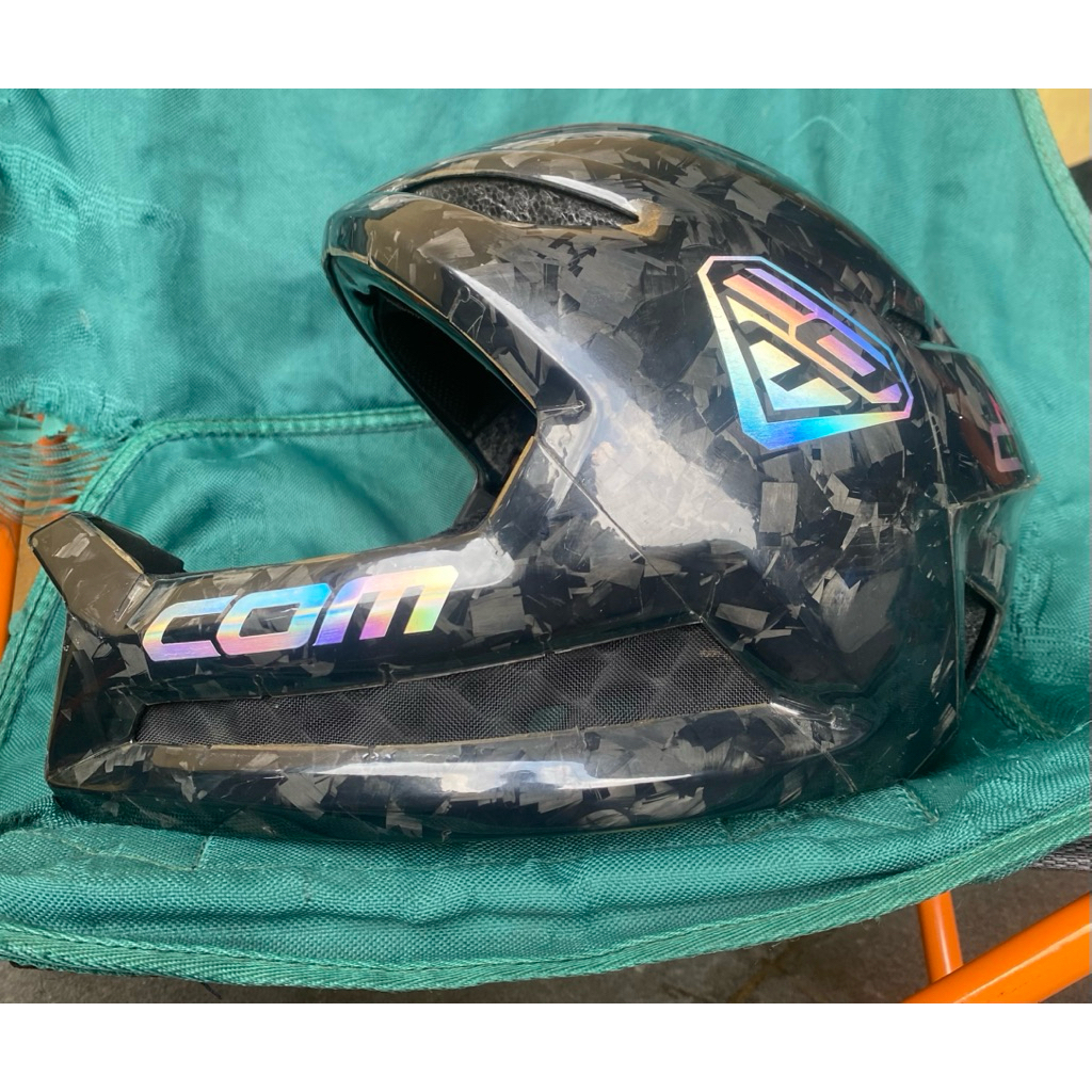helm pushbike com carbon