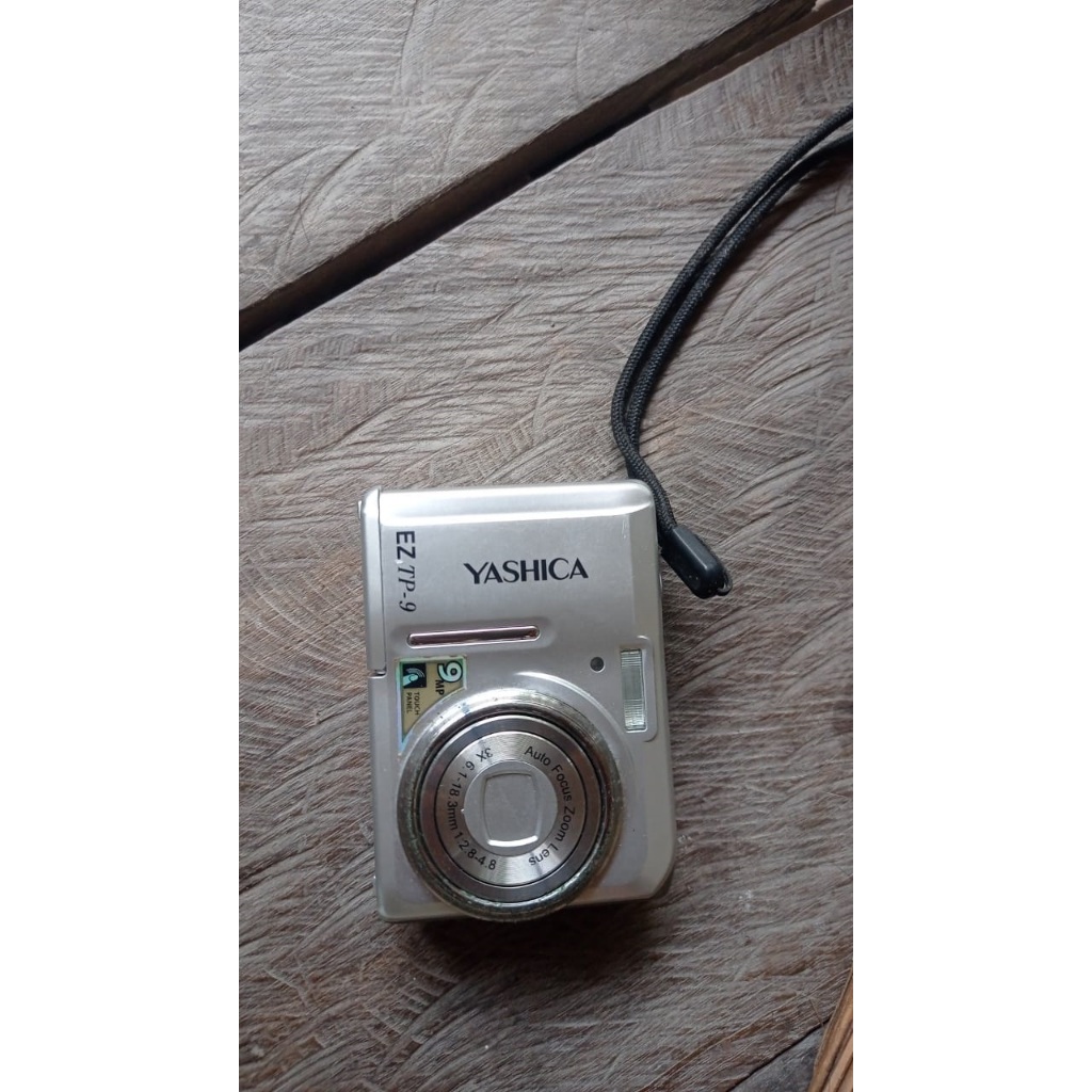 Camera Yashica.