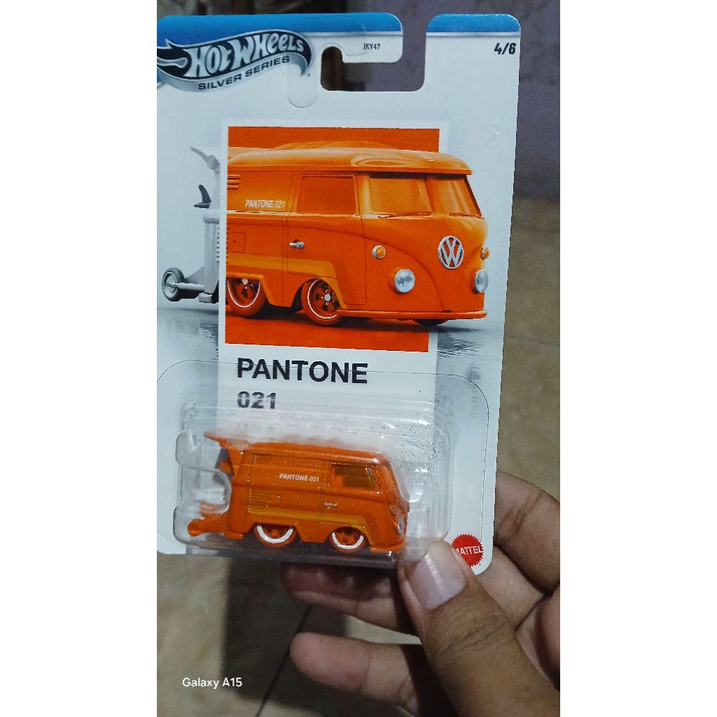 pantone cool.combi hotwheels