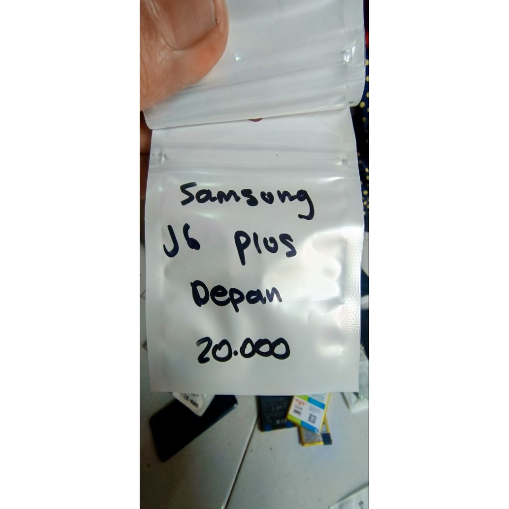 Kamera depan samsung J6 plus