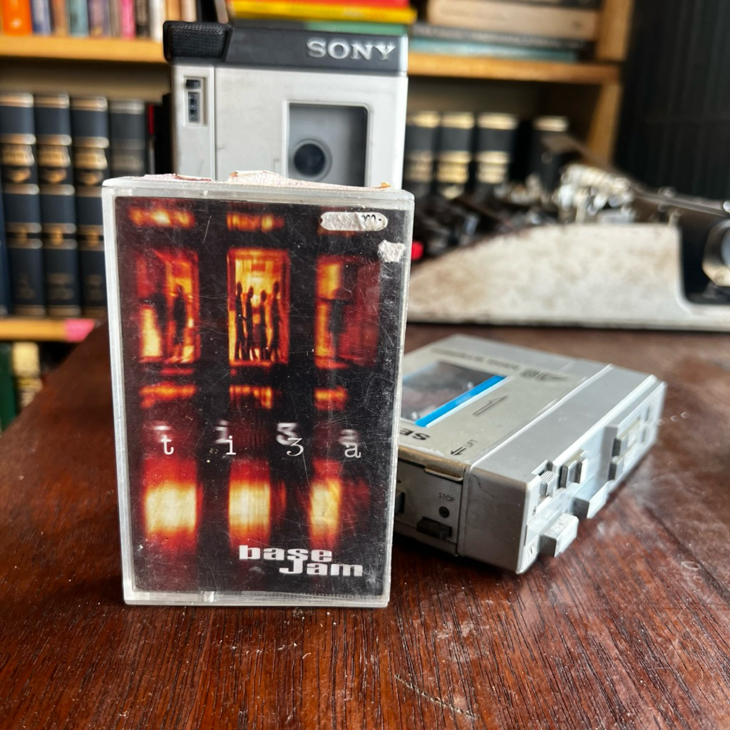 Kaset Pita Base Jam Tiga
