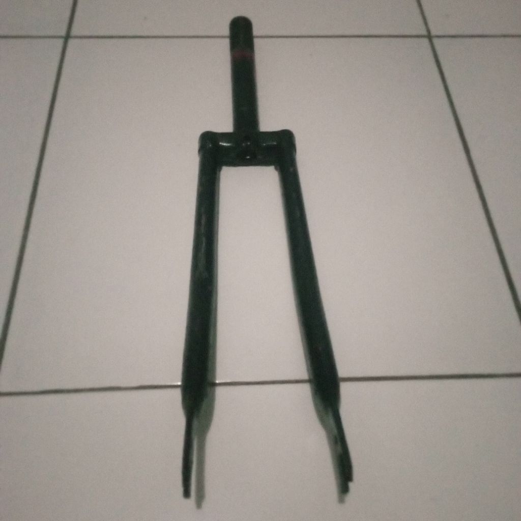 Fork garfu drat standard sepeda 20inch.Ukuran Standard: 25.4 mmDiameter luar steertube: 25.4 mm Diam