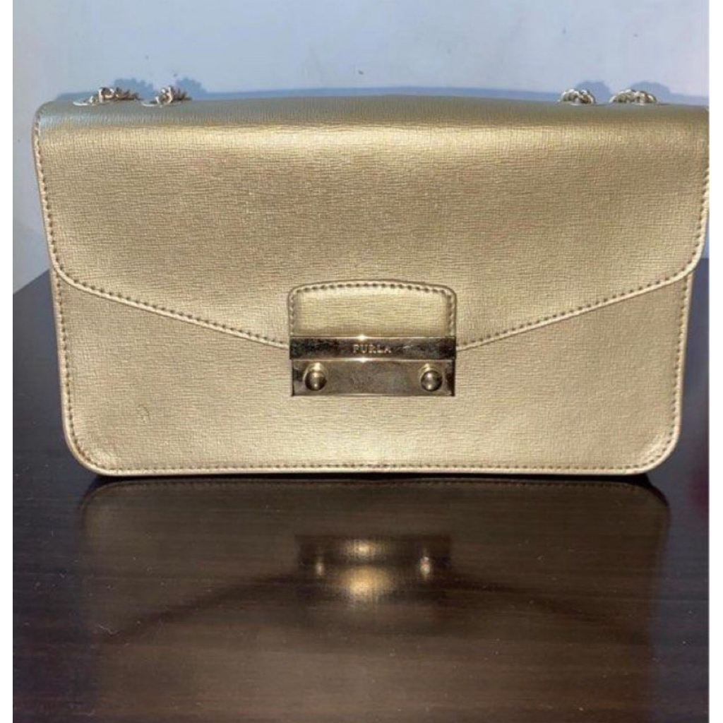 furla gold shoulder bag / slingbag authentic preloved