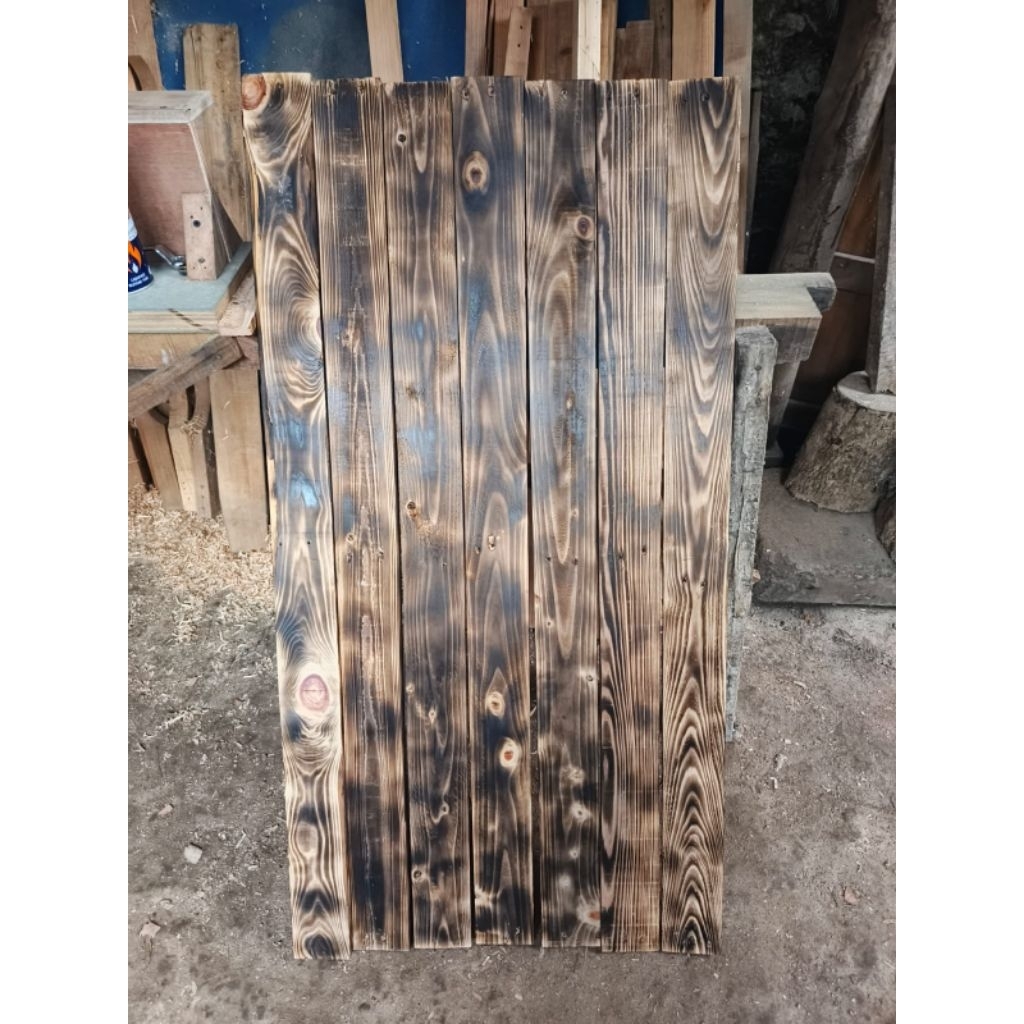 kayu jati Belanda bakar