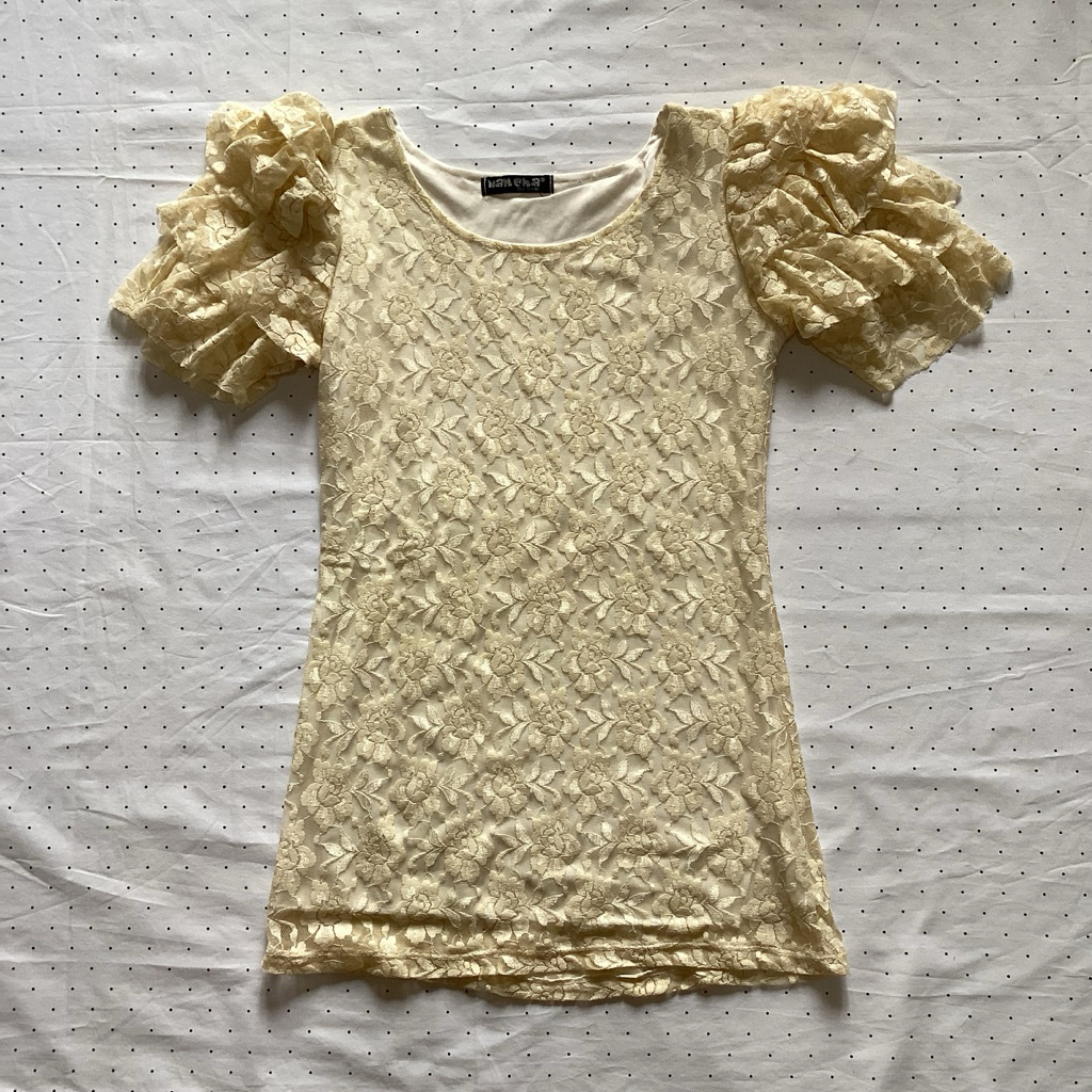 Baju Blouse Lengan Pendek Ruffle Lace/Brukat Top Krem