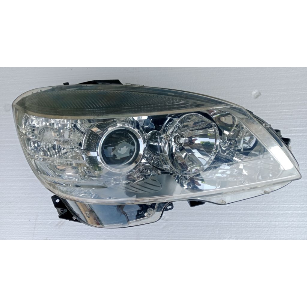 HEADLAMP MERCEDES BENZ C200 W204. KANAN (RH).