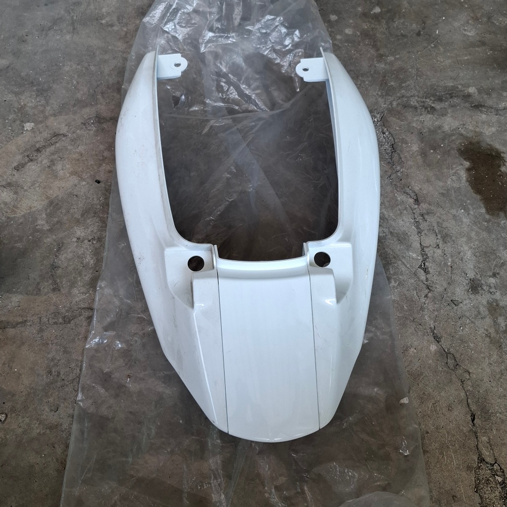 Body belakang thunder new 125 set kiri kanan sambungan body bekas penyimpanan (ori sgp)