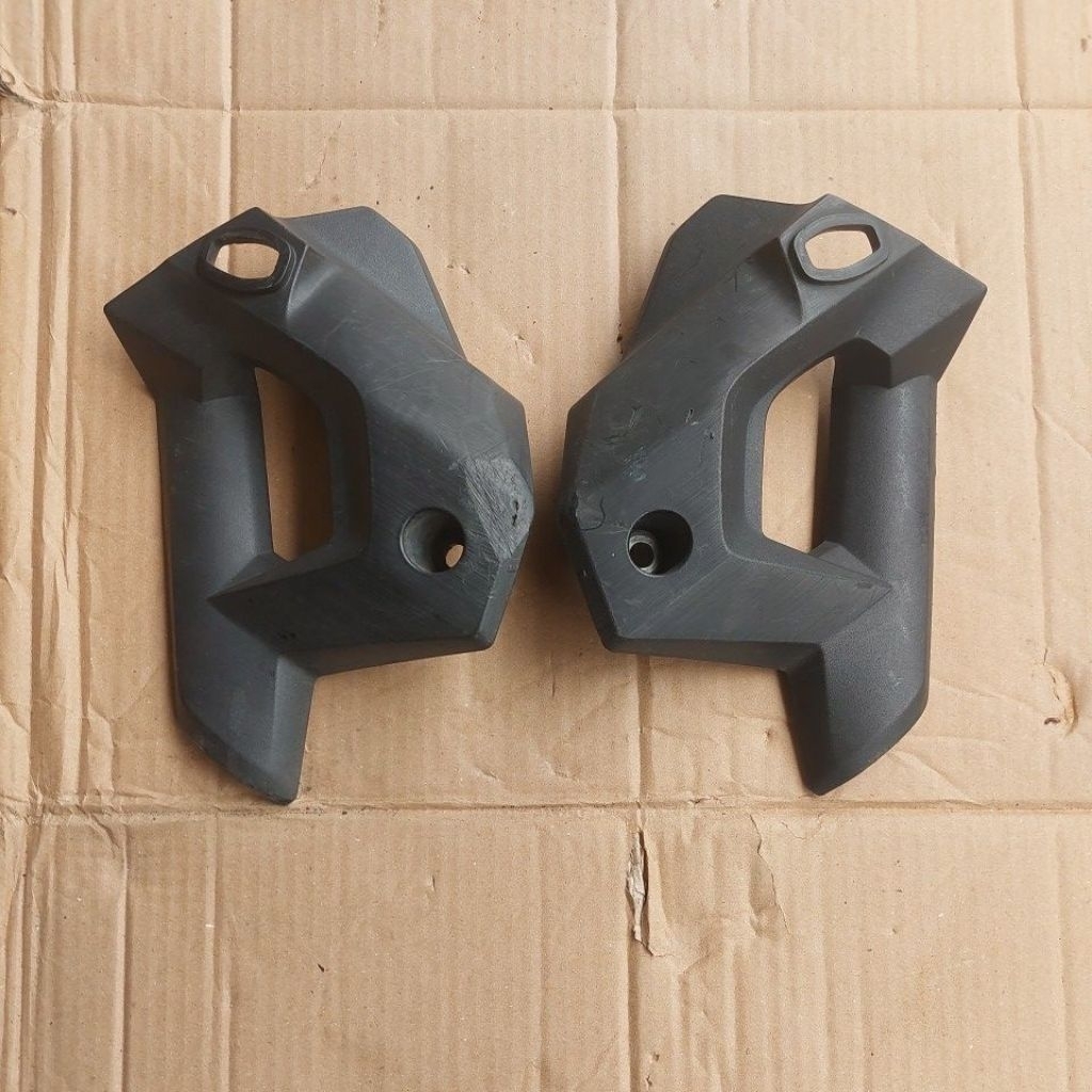 Cover Front R L Kupingan Lampu Honda CB 150 Verza Cb Verza Original