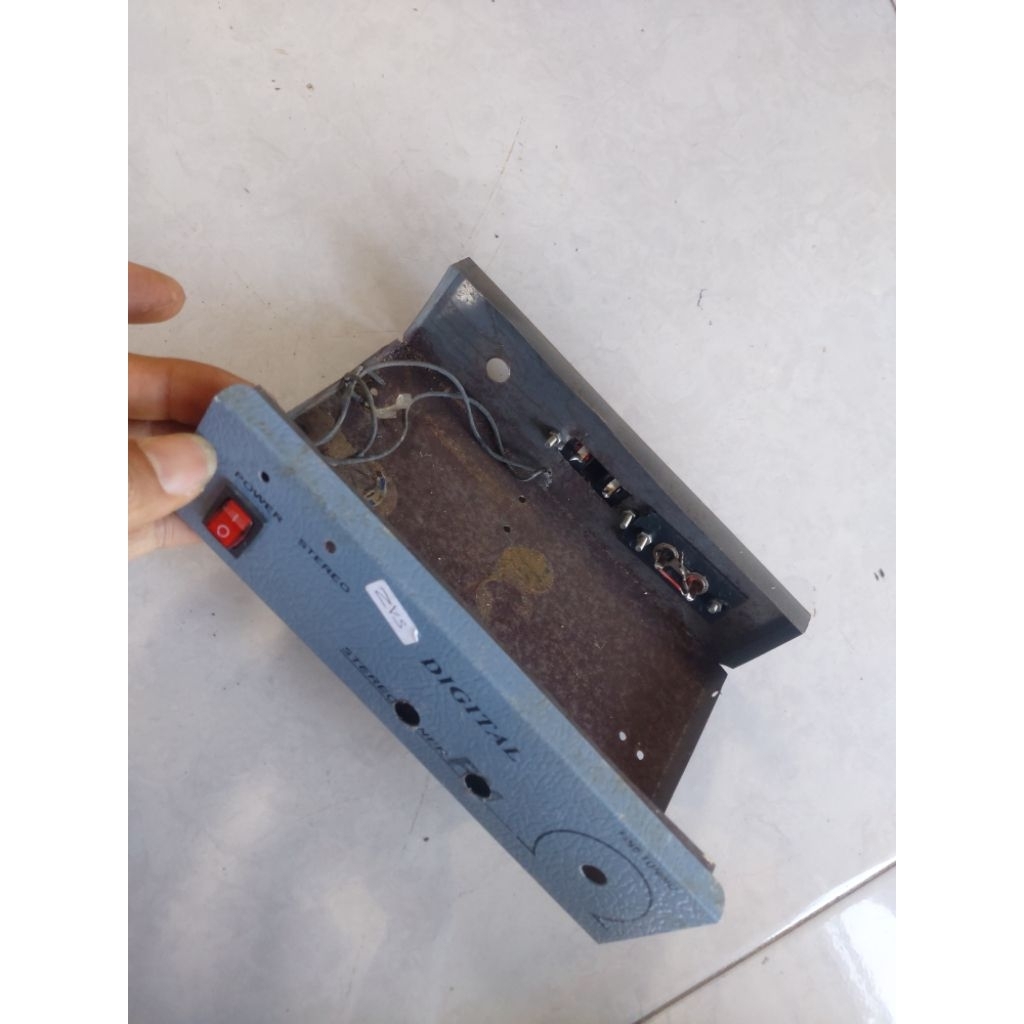 box radio tuner fm bekas