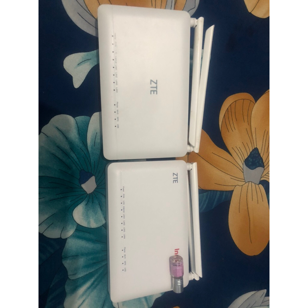 Router Zte F670L port biru