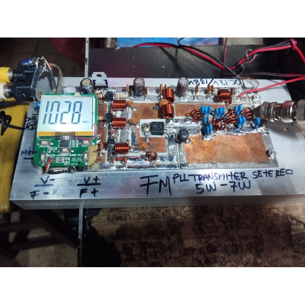 KIT PLL PEMANCAR FM 5-7 WAT SETEREO BLOUTUT FREQ 88  -108 MHZ