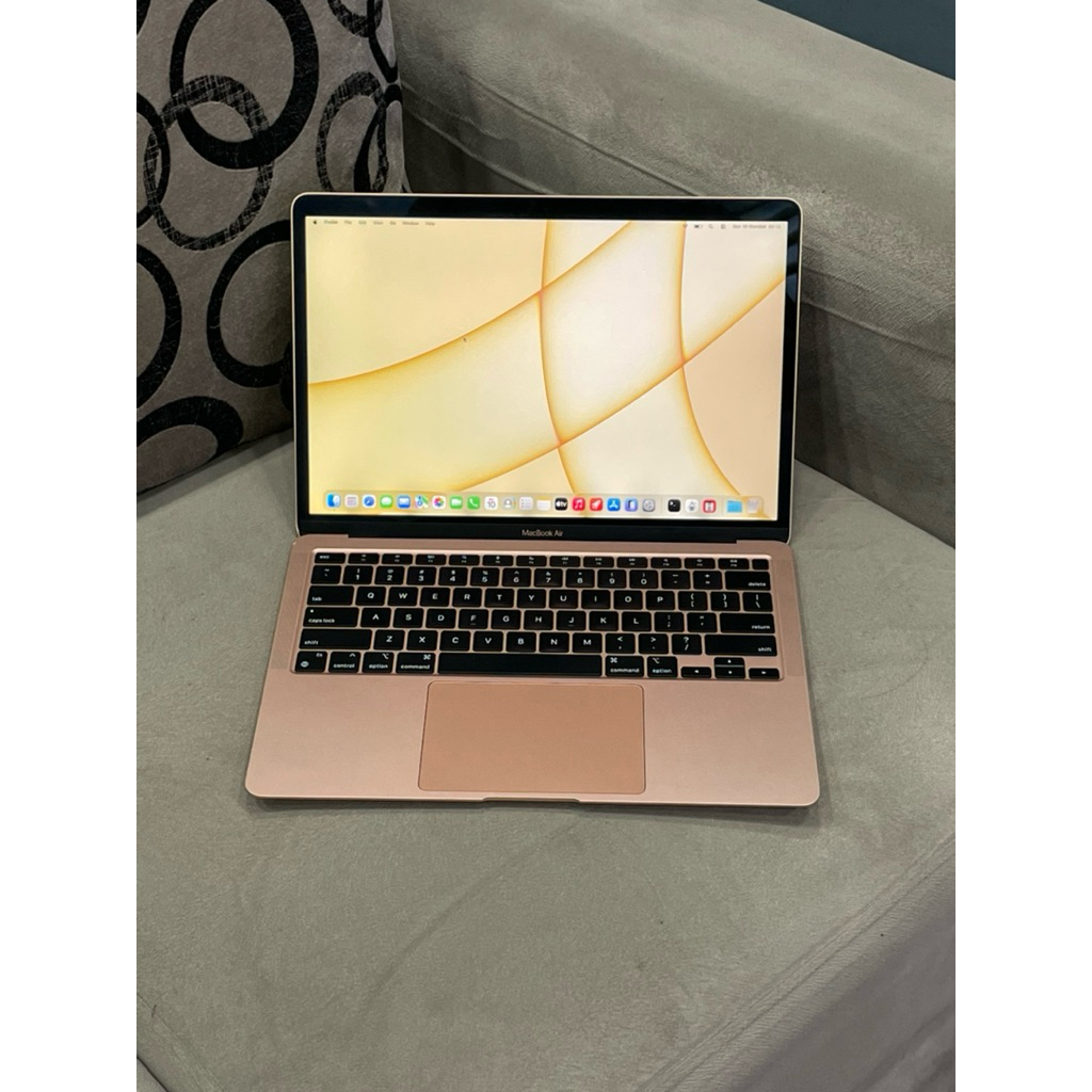 Macbook Air M1 13” 8/512GB Gold ex iBox ada minus