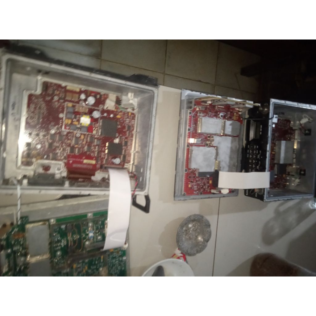 radio URC Made i. usa vhf uhf kondisi off dua unit