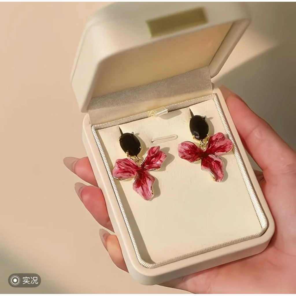 Anting Tusuk Wanita Elegant Bunga Merah Anting Wanita Classic Bunga