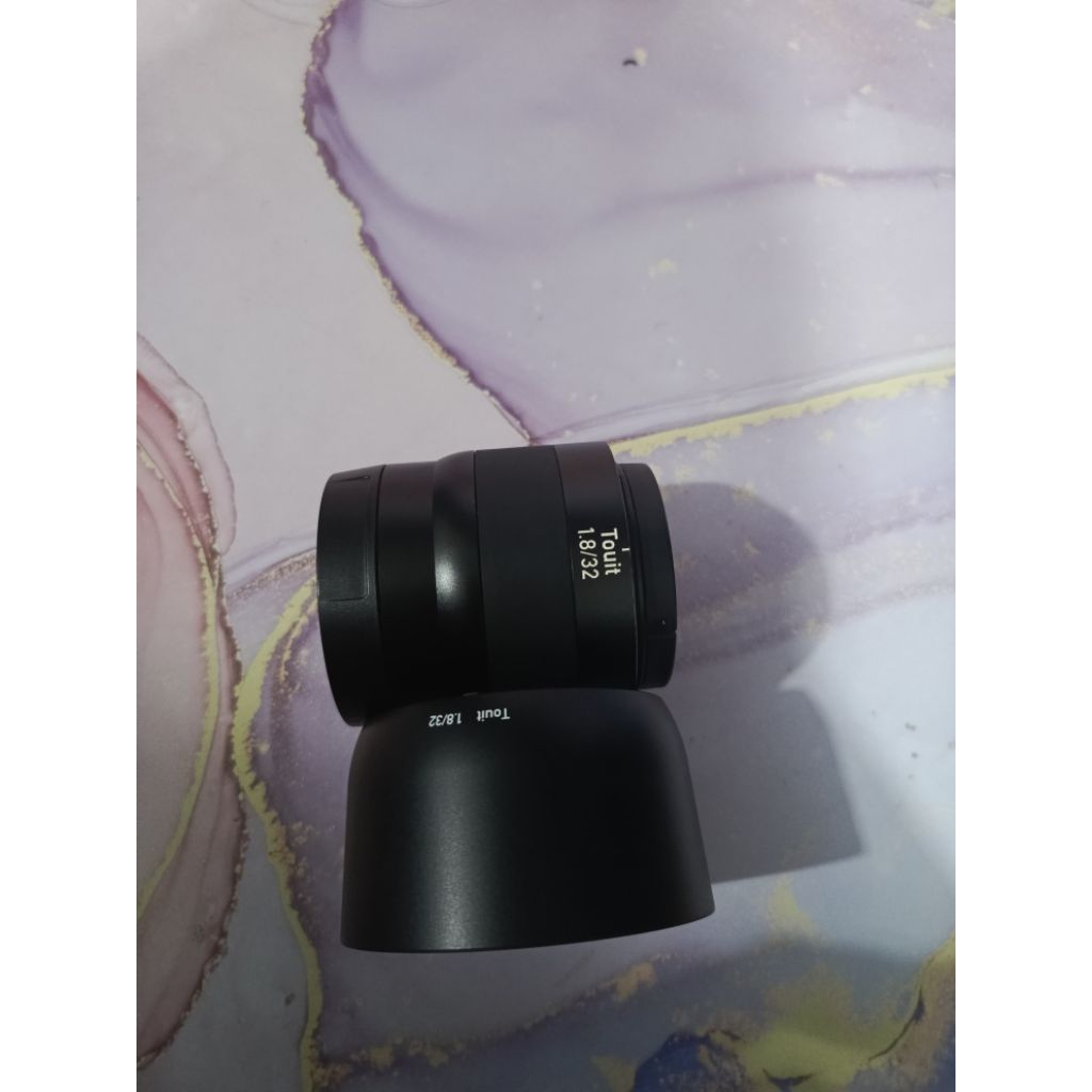 LENSA ZEISS TOUIT 1.8/32