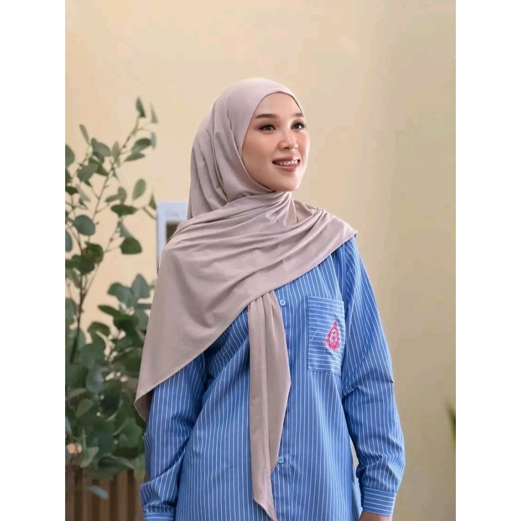 Segitiga Arumi LR // Hijab LR Instan Rayon Airflow