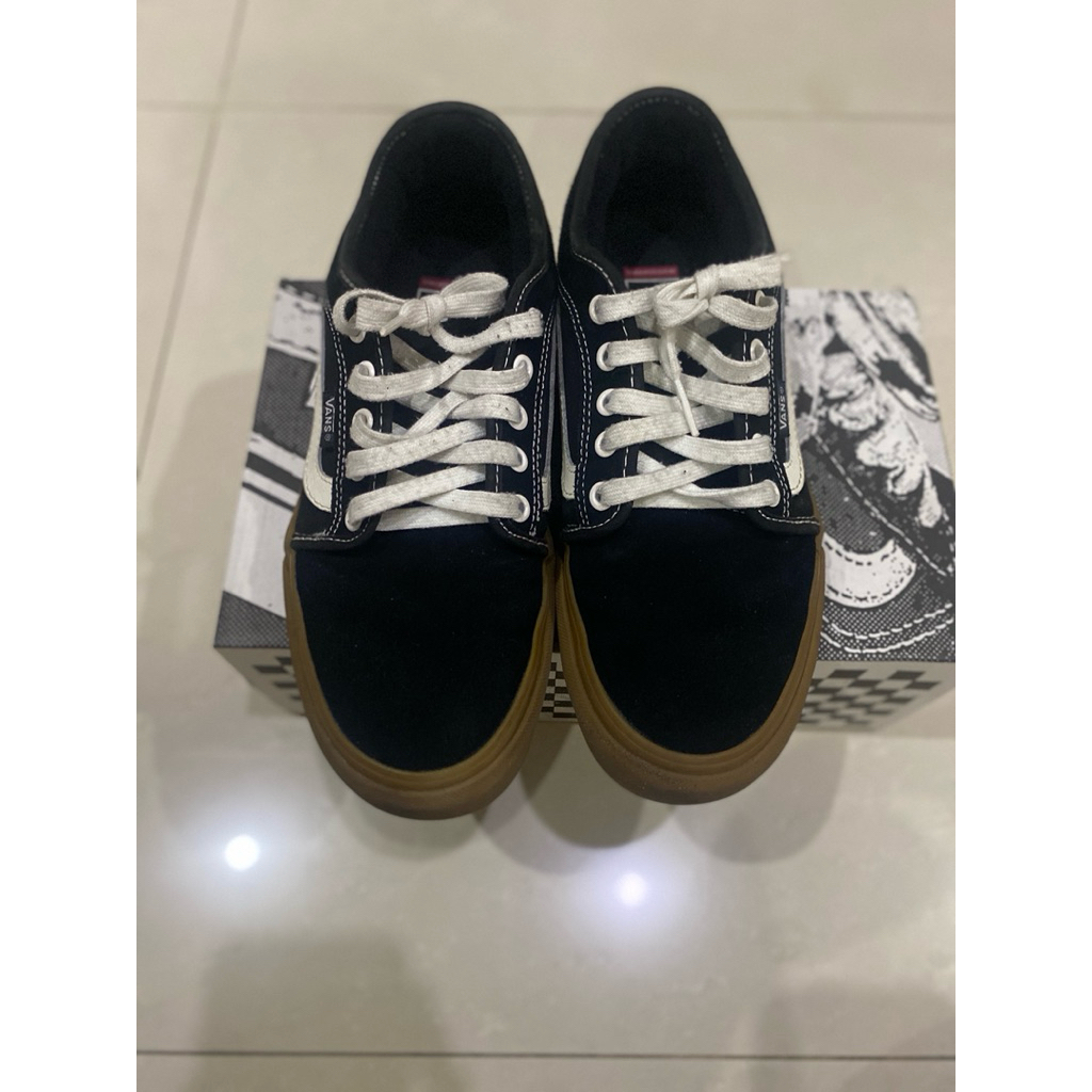 Sepatu vans skate chukka low sidestripe size:40.5