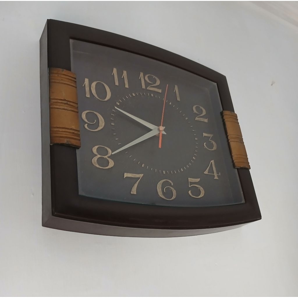 Jam dinding jadul ( mesin japan) vintage