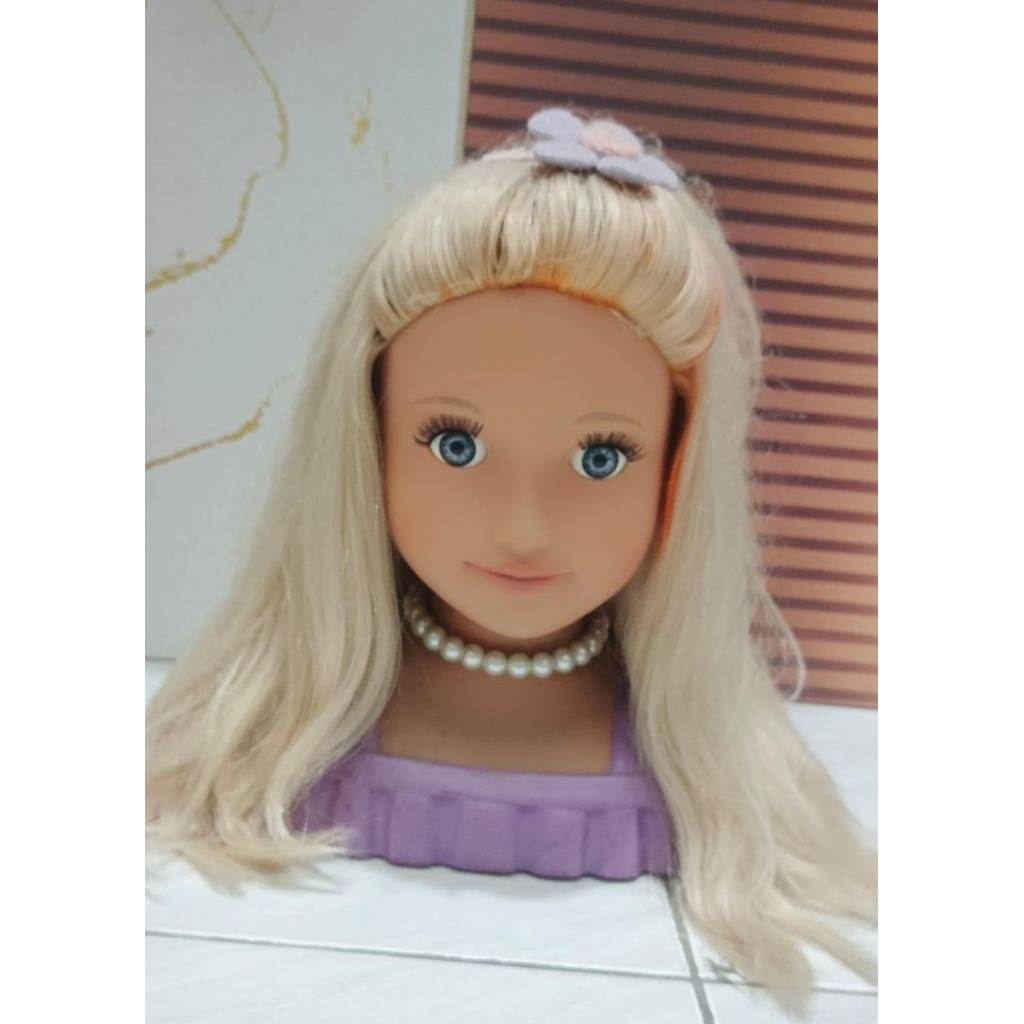 Doll hair Stylist