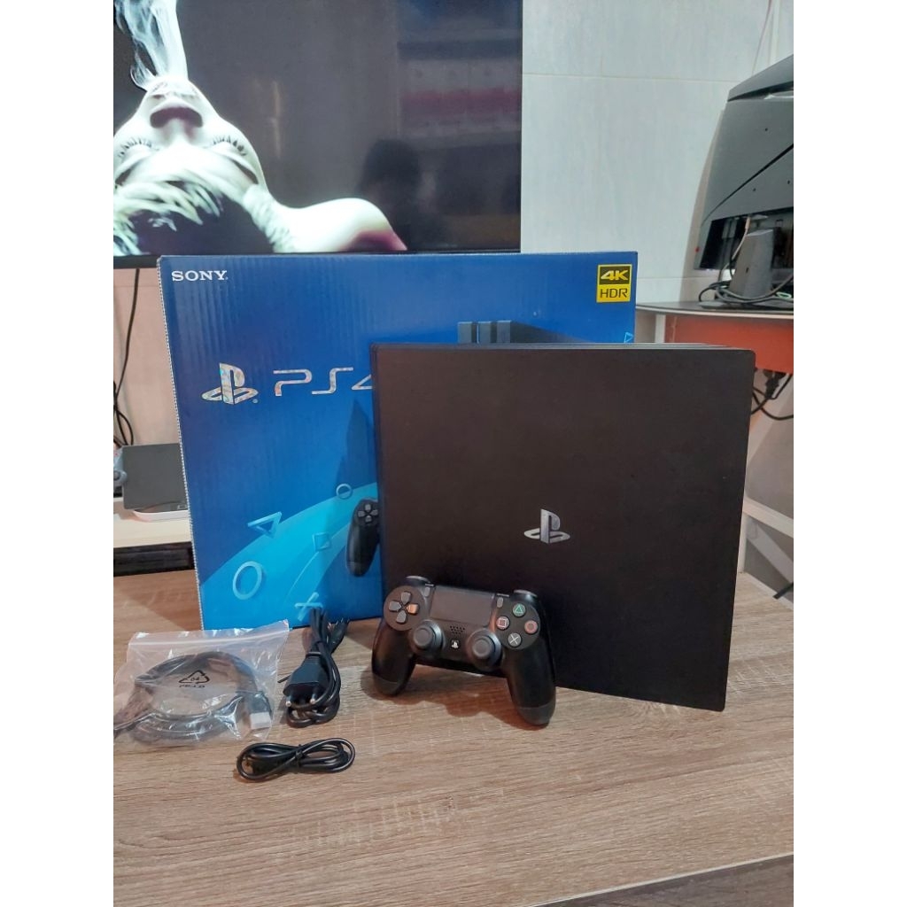 PS4 pro hen 1tb Second like new