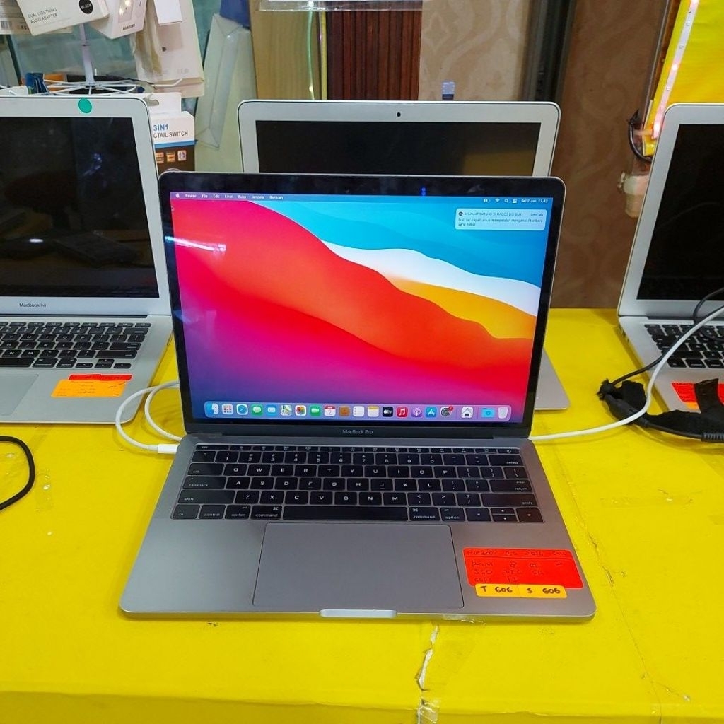 macbook pro 2016 A1708 core i5 ram 8gb ssd 256gb minus kamera , baterai sesuai di poto produk
