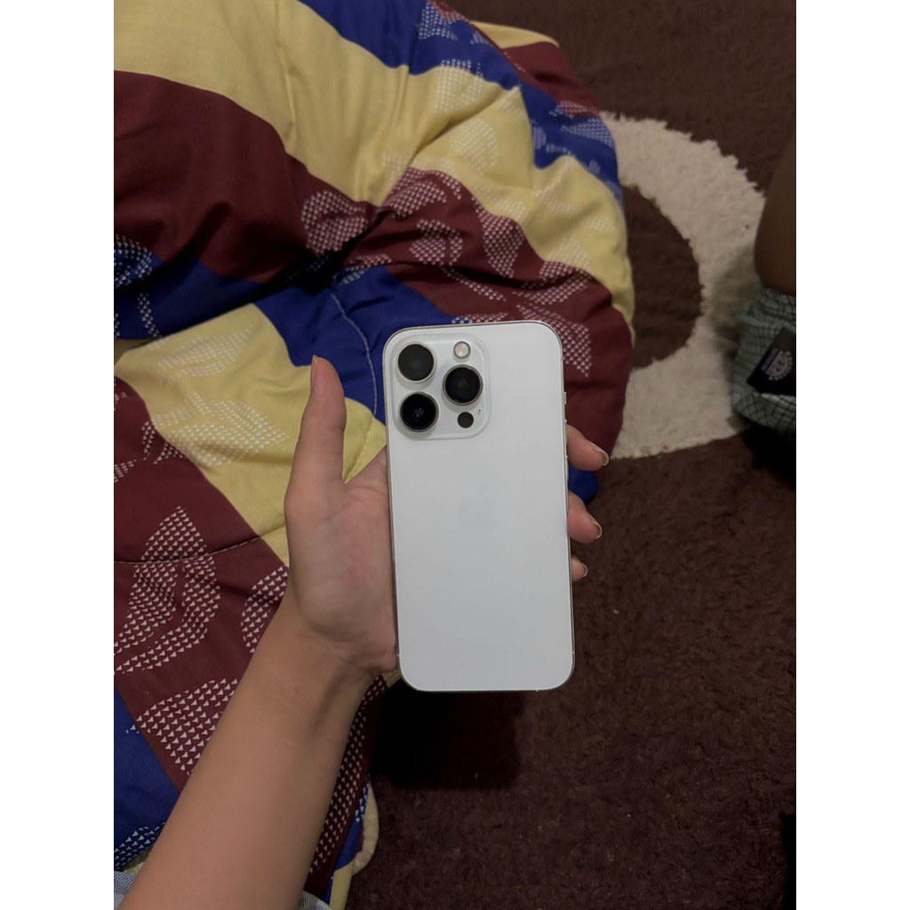IPHONE 14 pro Bypass warna silver/putih