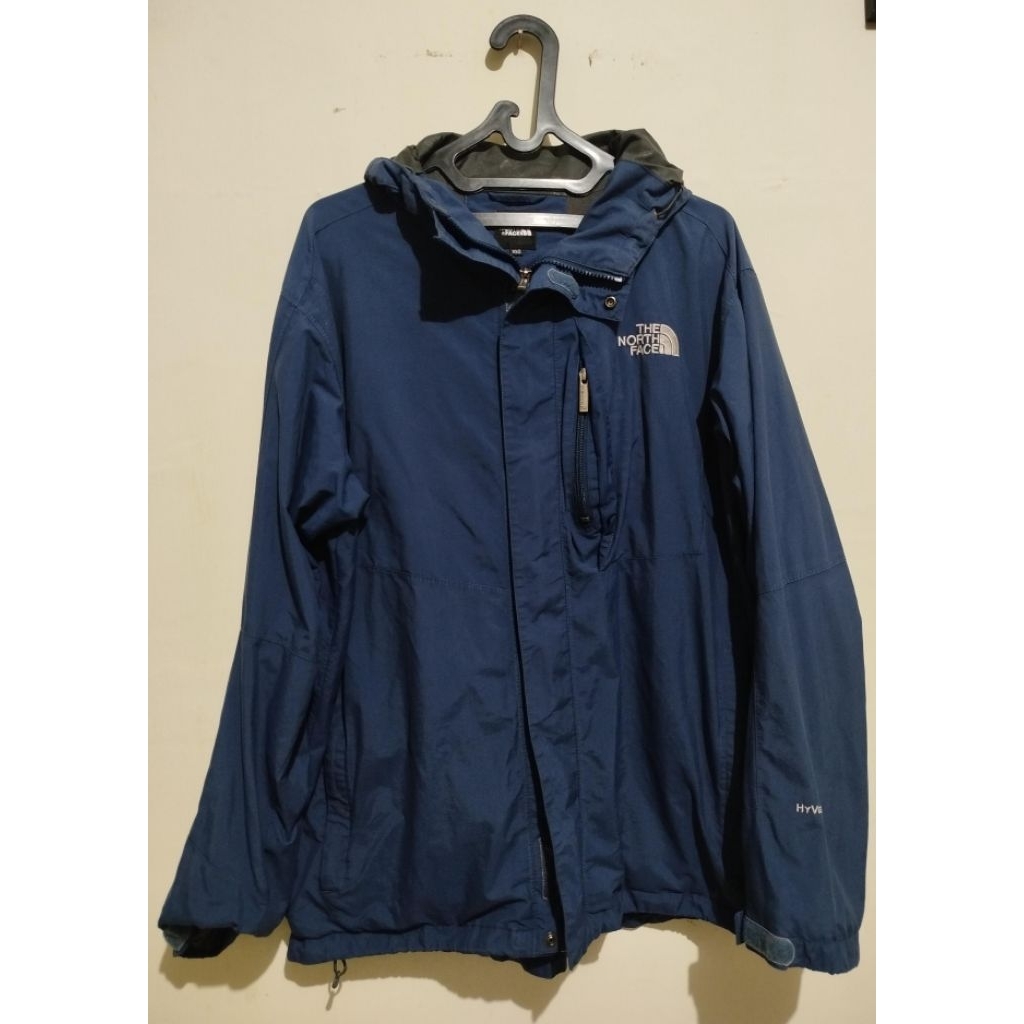 Jaket outdoor TNF Hyvent Navy