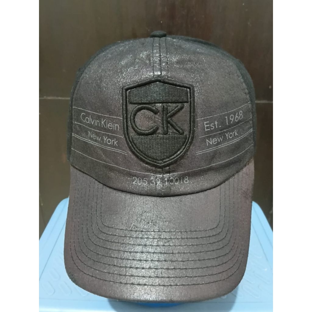 Topi second/bekas CalvinKlein