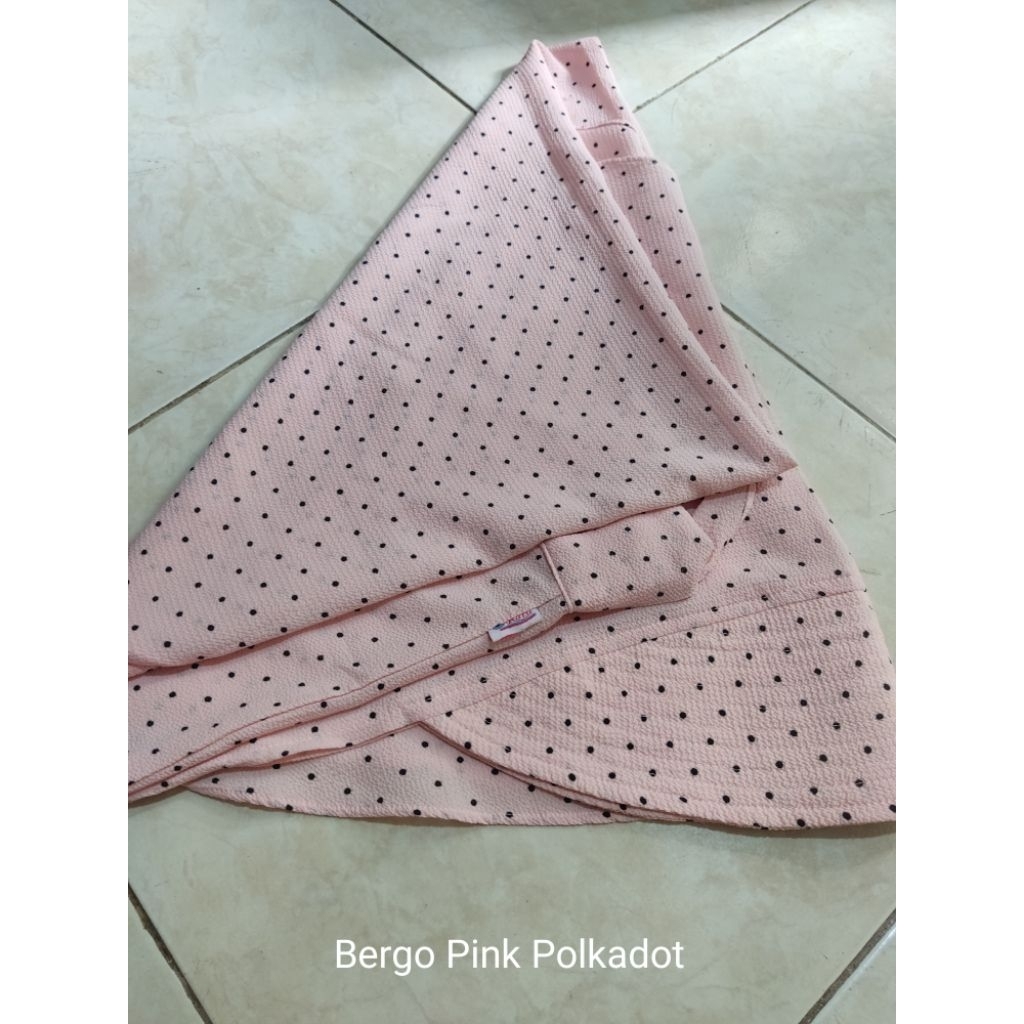 (BARU) Kerudung Bergo Panjang Pink Muda Polkadot Hitam