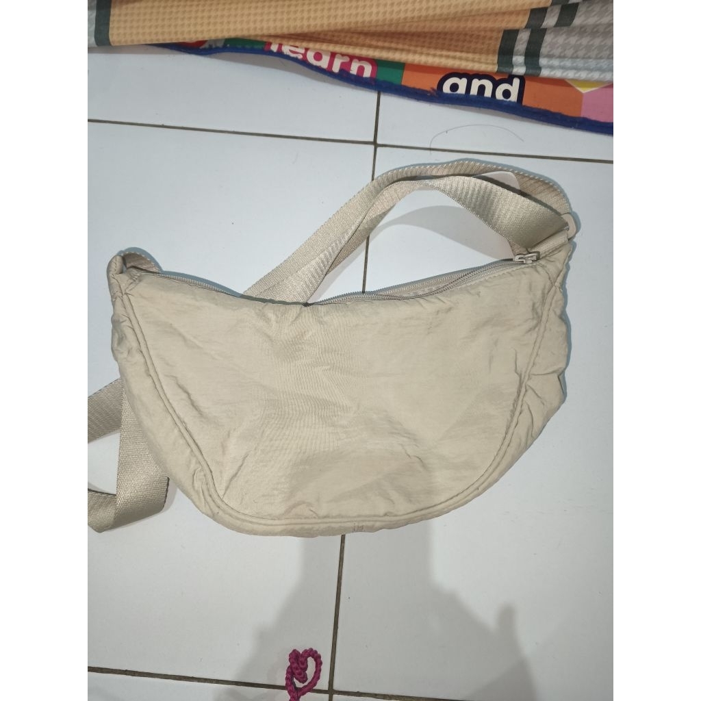 tas selempang UNIQLO second