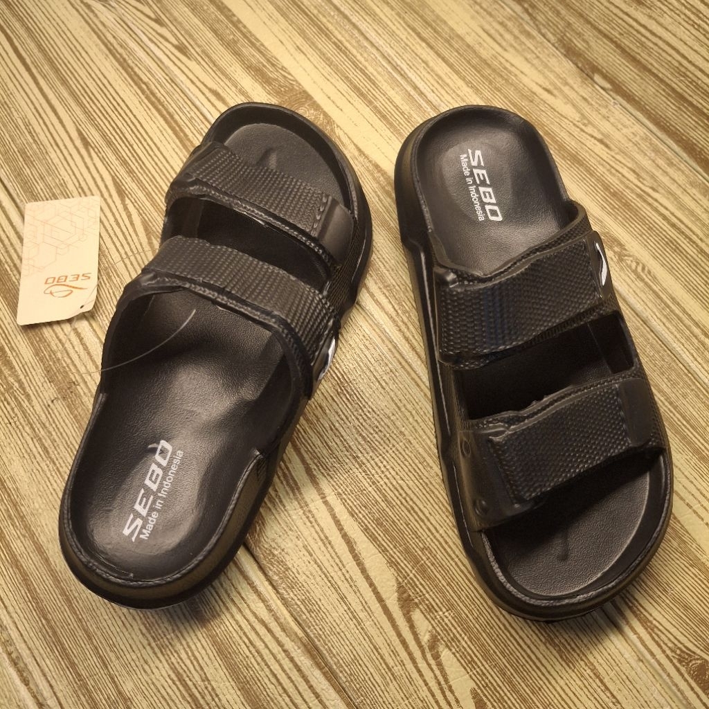 Sendal slip on Sebo pria hitam polos 39/44
