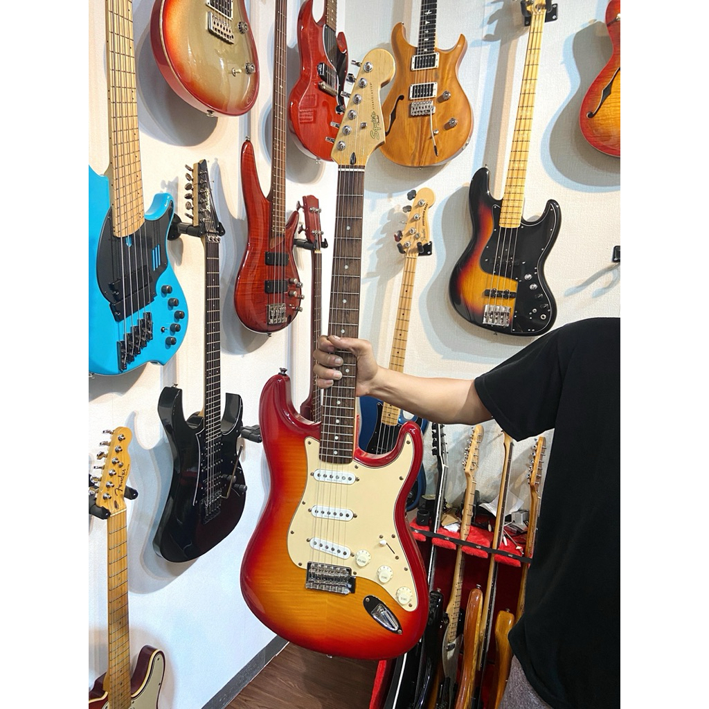 Squier Stratocaster Vintage Modified FMT Flame Maple Top