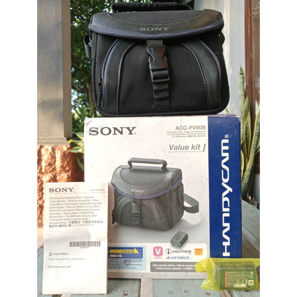 Sony Value Kit ACC-FV50B For Handycam Tas LCS-X21 dan Baterai NP-FV50 Original