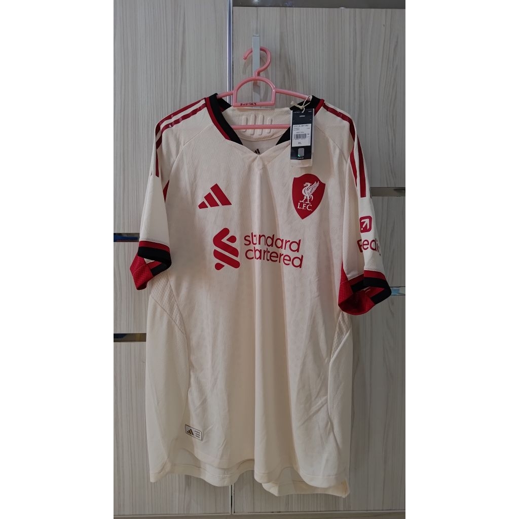 Adidas Liverpool FC Jersey Away 25/26 Putih Player Issue dengan Logo Standard Chartered dan LFC