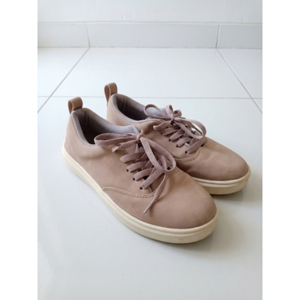 Sepatu Nevada Preloved Wanita