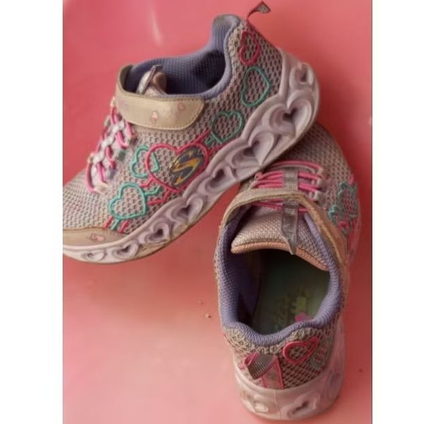 Prelove Skechers Heart Light