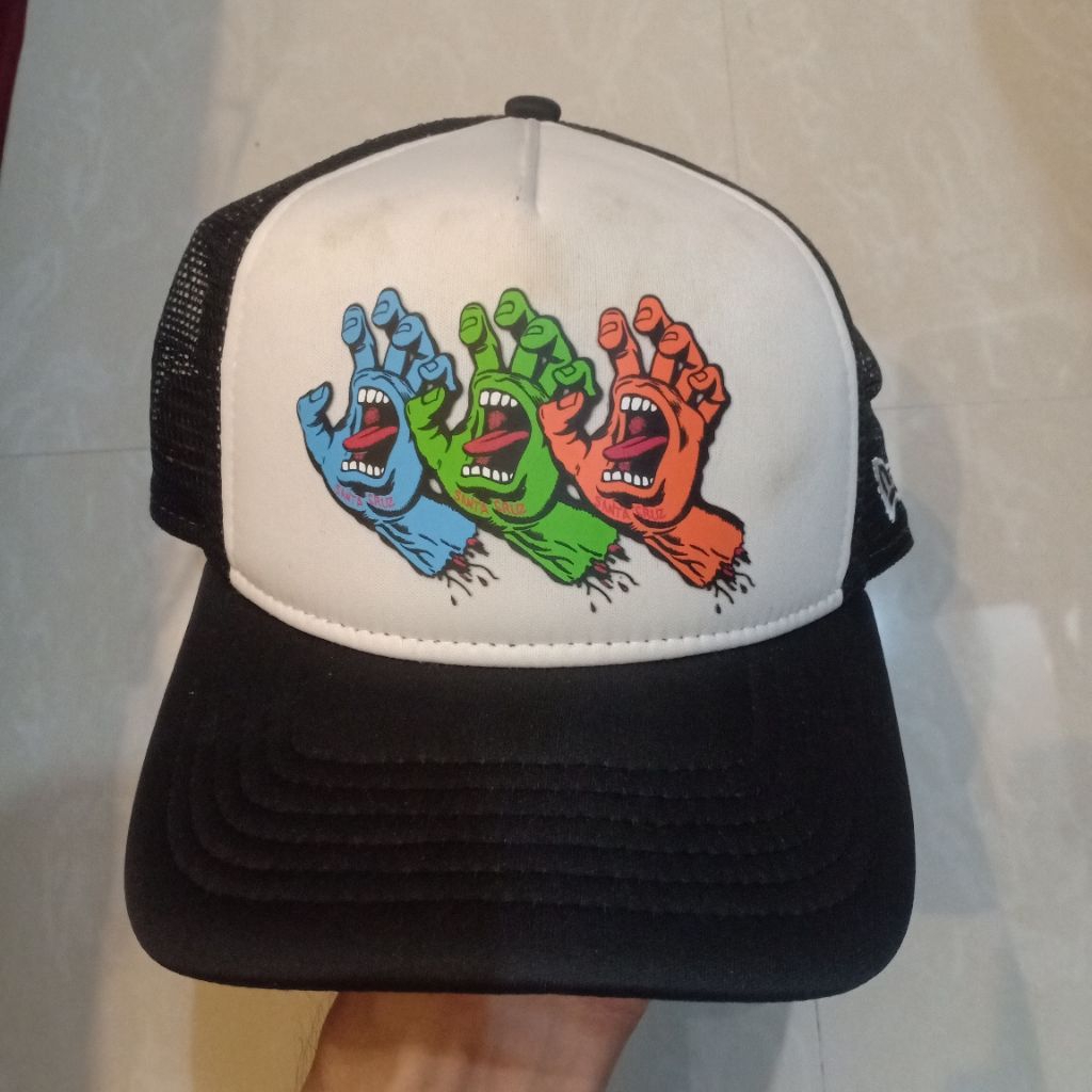 Topi New Era x Santa Cruz Trucker