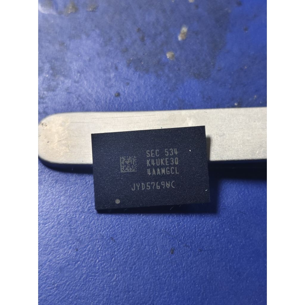 IC RAM 12GB bga 200 K4UKE304A NEW ORI 100%