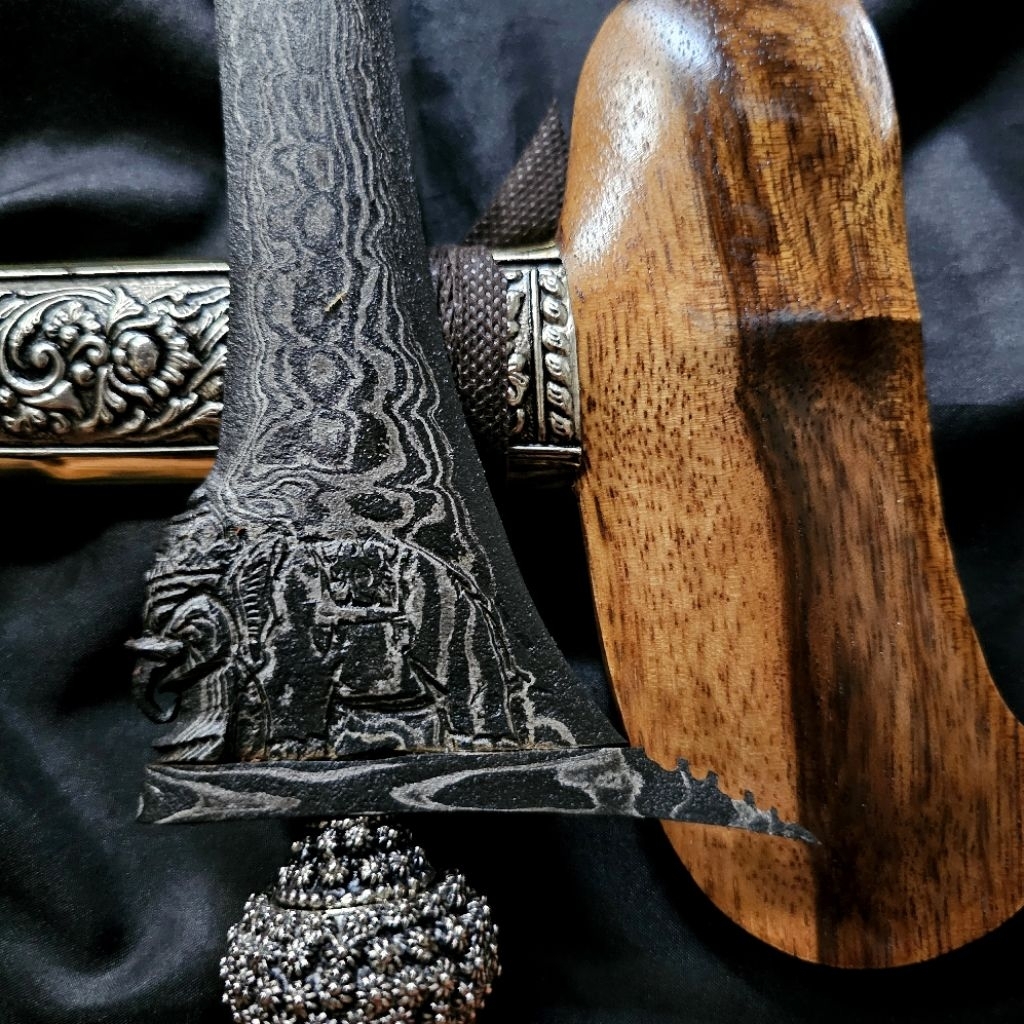 Keris Gajah Pamor Uler Lulut