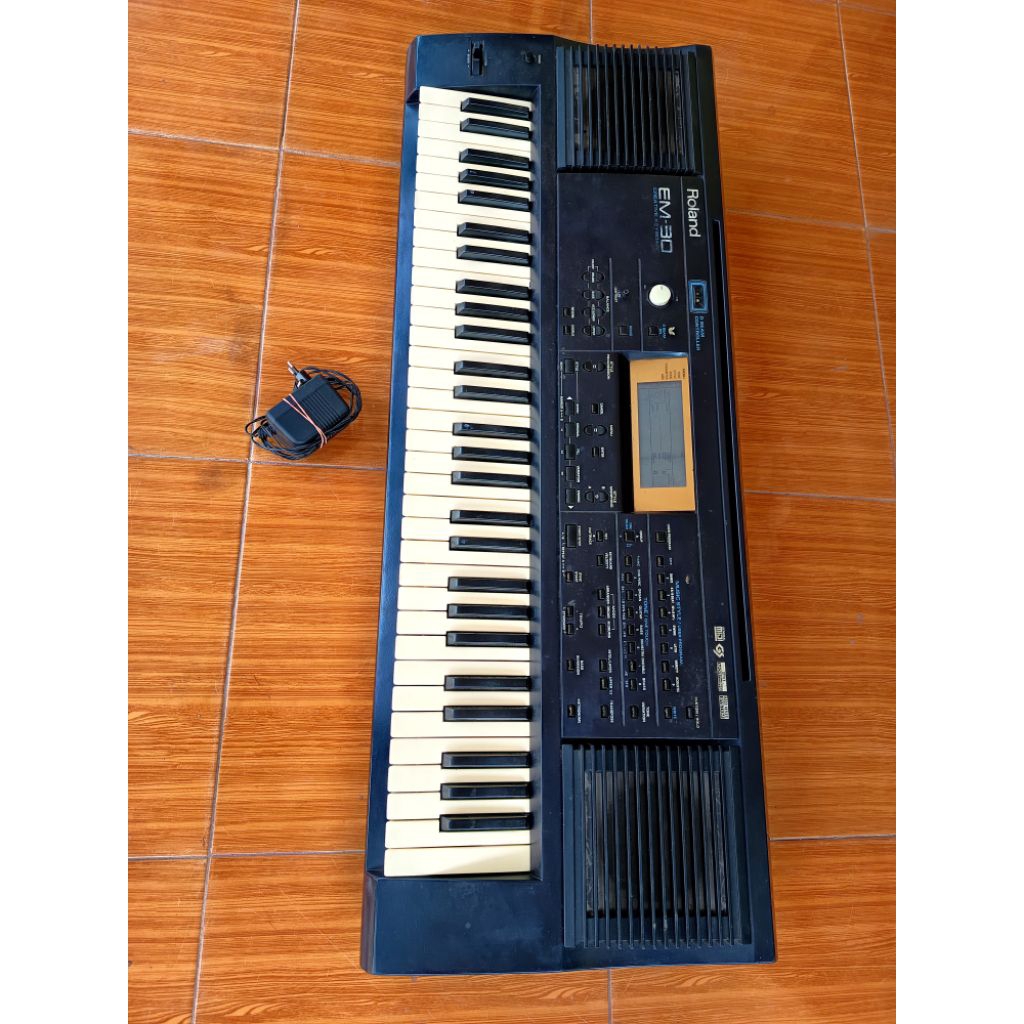 alat musik piano keyboard roland em30, bekas perumahan
